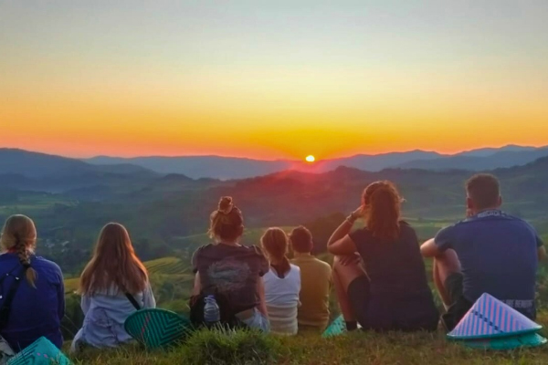 Flores Magnifique tour packages service