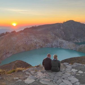 Misunderstanding Turns Into a Happy Ending Tour with Flores Magnifique